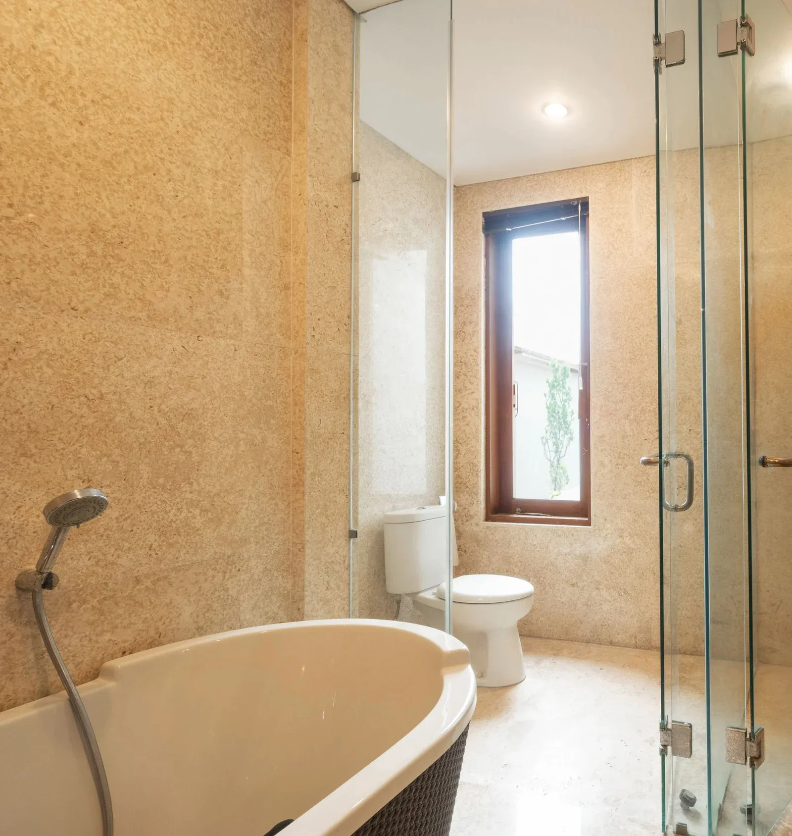 King Room bathroom